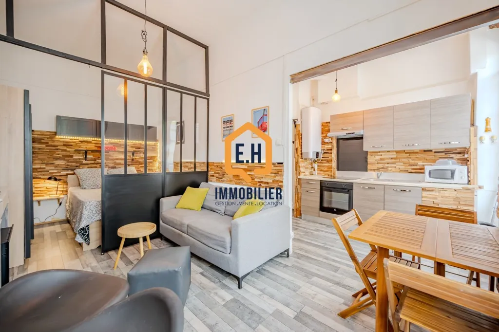 Soggiorno - Renovated 2-Bed Flat with Sea View in Toulon
