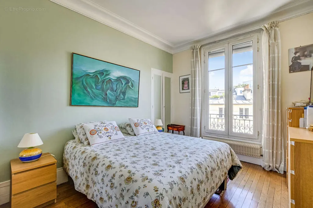 Chambres - Appartement 3/4 Pièces avec Vue Dégagée à Paris 19
