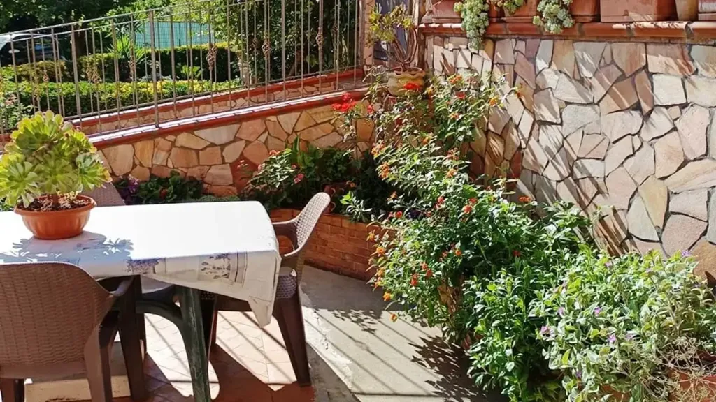 Terrass - Two-Level Apartment with Garden in Baronissi