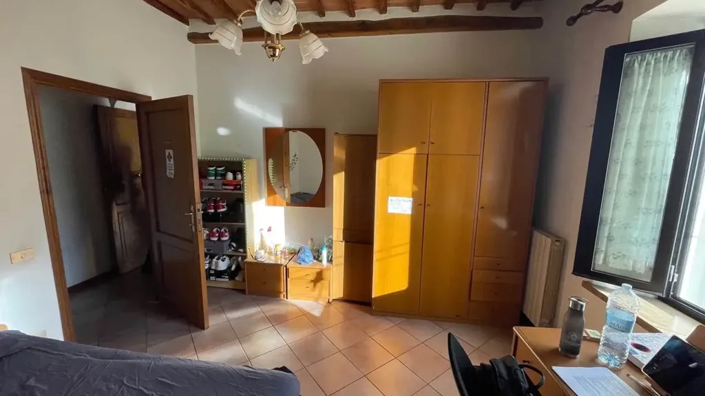 Chambres - Quadrilocale with High Ceilings near Siena Centre