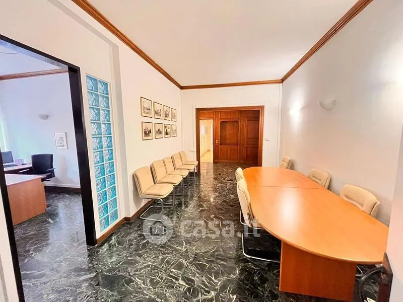 Bureau - Versatile Apartment in Via Torlonia, Rome