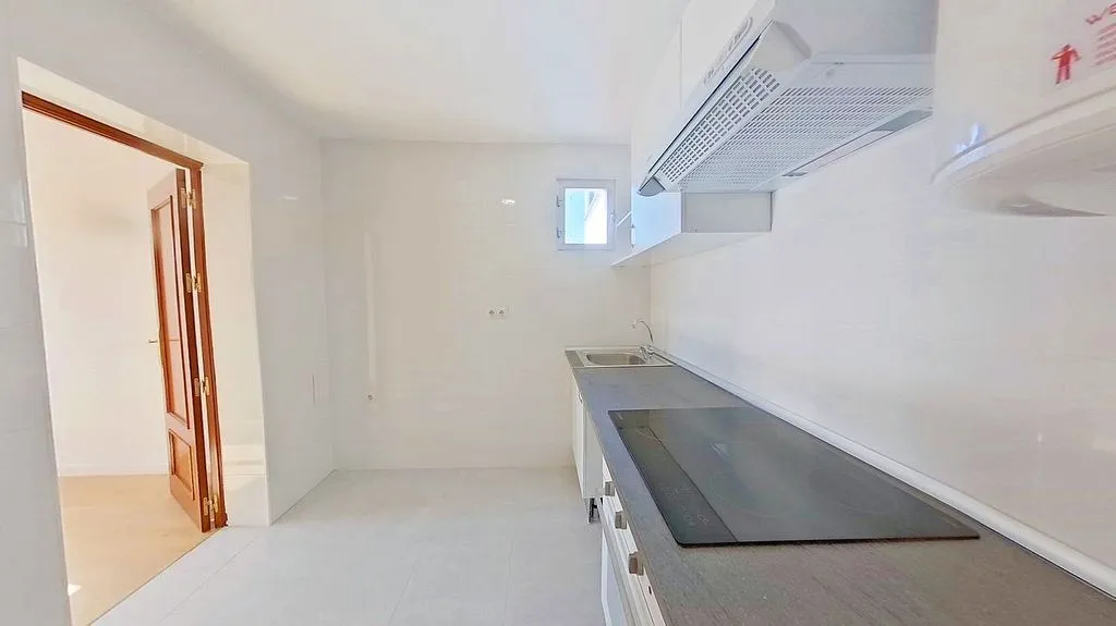 Köök - Three-Bedroom Flat with Ascensor in Puente de Vallecas