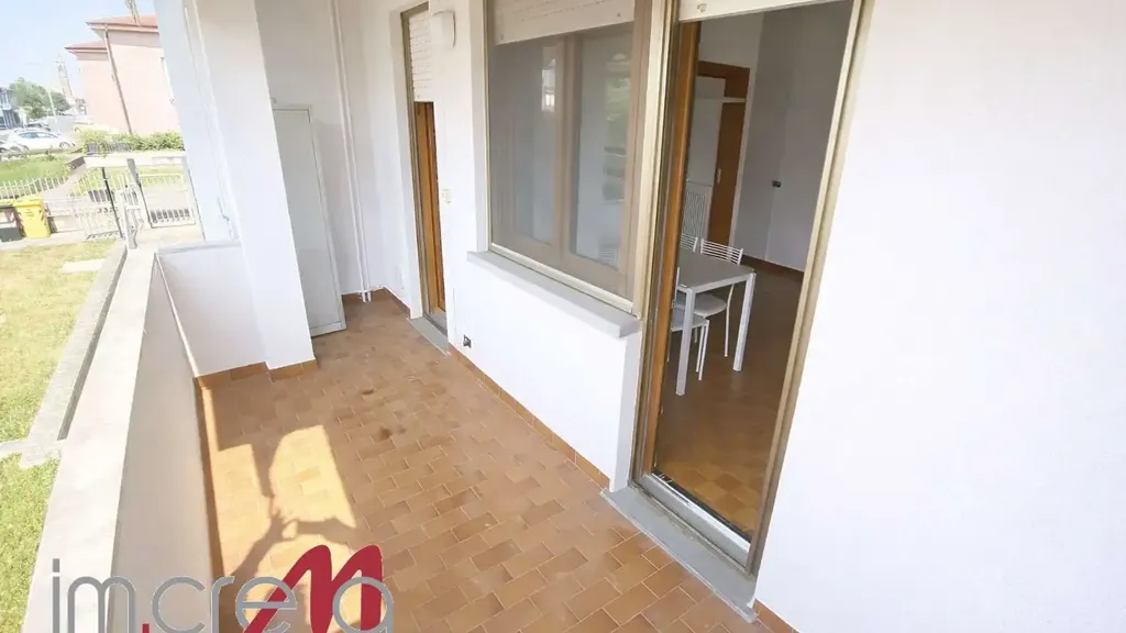 Balcón - Bright 2-Bedroom Apartment with Balcony in Crema