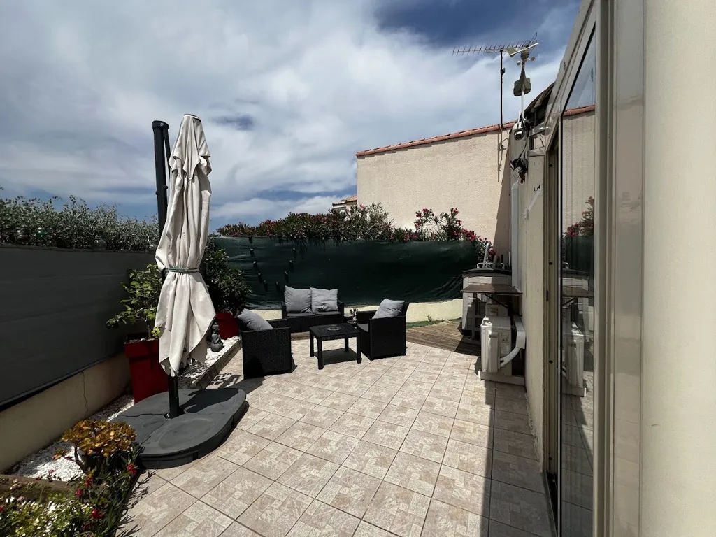 Terrasse - Pavillon avec Piscine et Tennis dans Résidence Sécurisée
