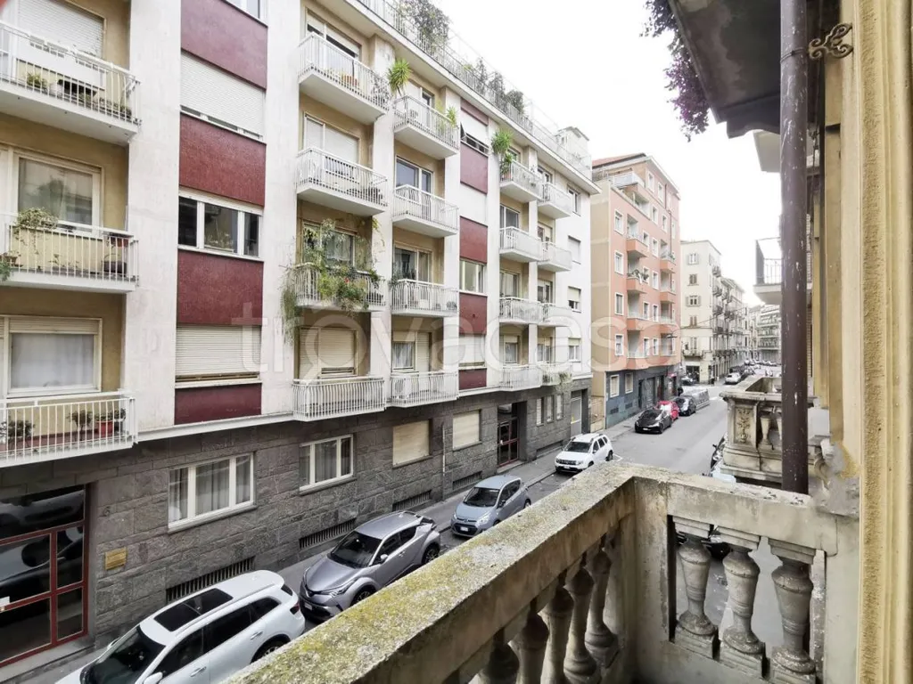 Balcon - Spacious Apartment with Triple Exposure in Turin