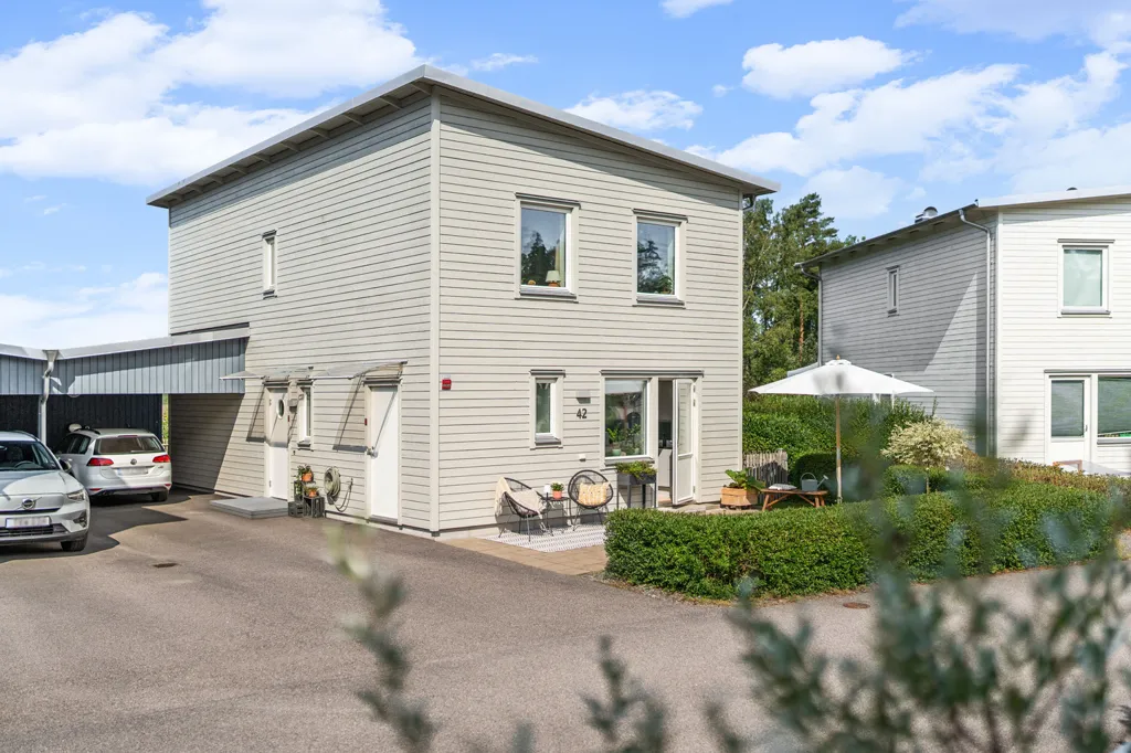 Exterior - Modern Villa with Garden in Sunny Location