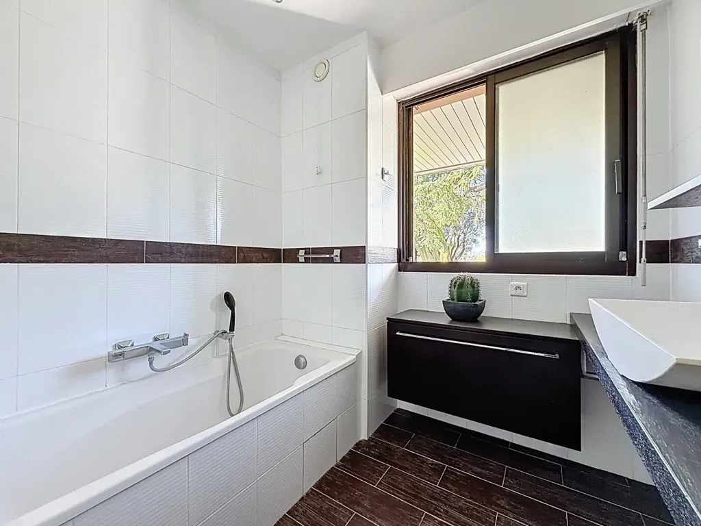 Salles de bain - Appartement 4 Pièces avec Terrasse au Cœur de Cimiez