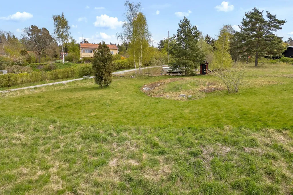 Aed - Waterfront Plot with Development Potential in Åkersberga
