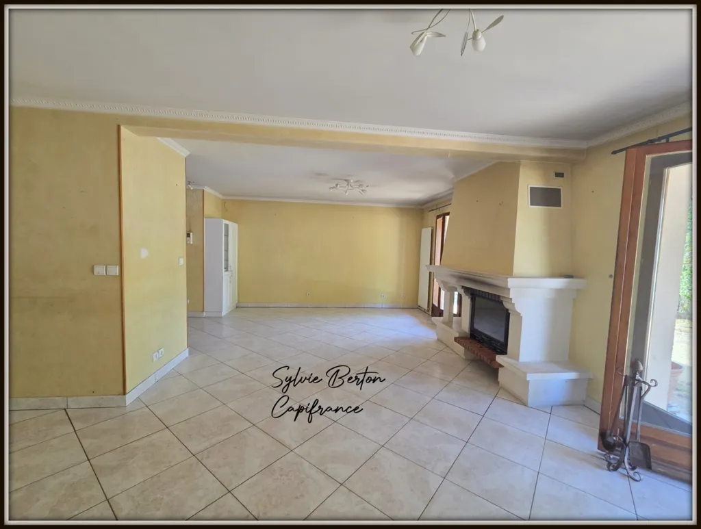 Soggiorno - House with Garden and Garage in Sevran