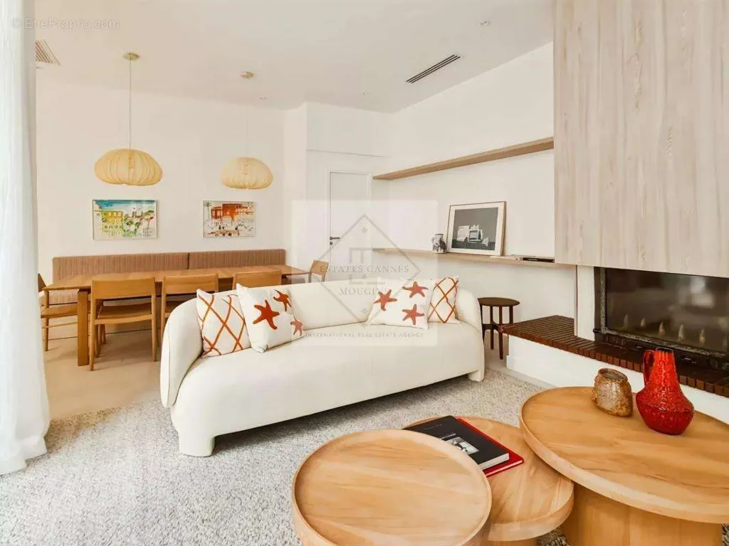 Séjour - Maison de Ville Rénovée avec Cour Privative à Cannes