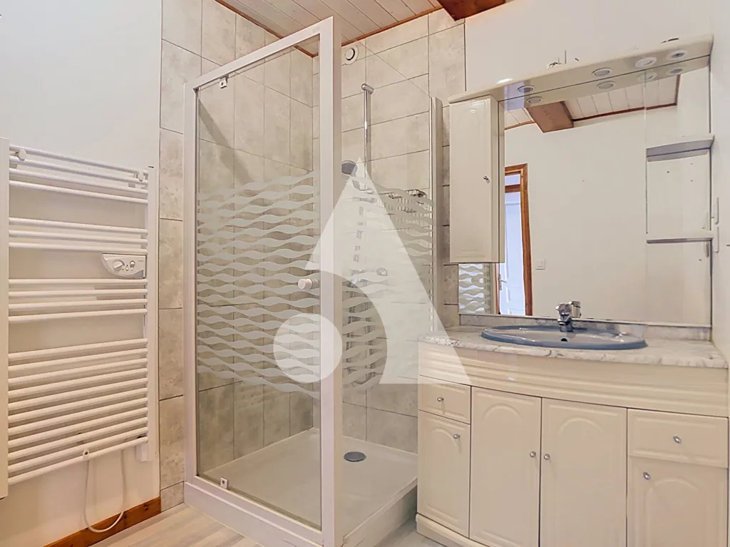 Bagni - Flat with Garden in Larajasse