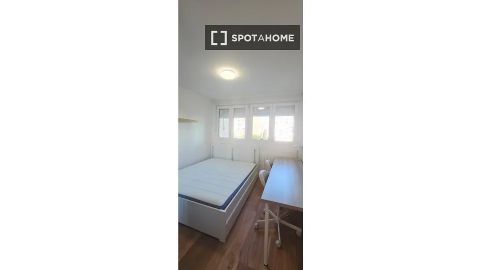 Magamistoad - Shared Flat with Parking in Aluche, Madrid