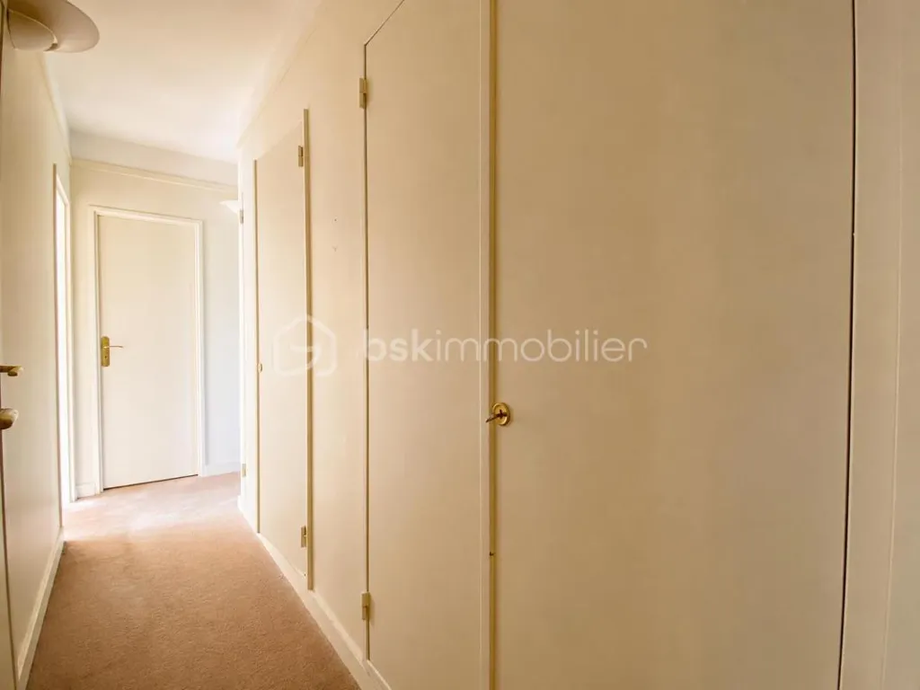 Entrée - Appartement 4 Pièces avec Balcon dans Résidence Calme