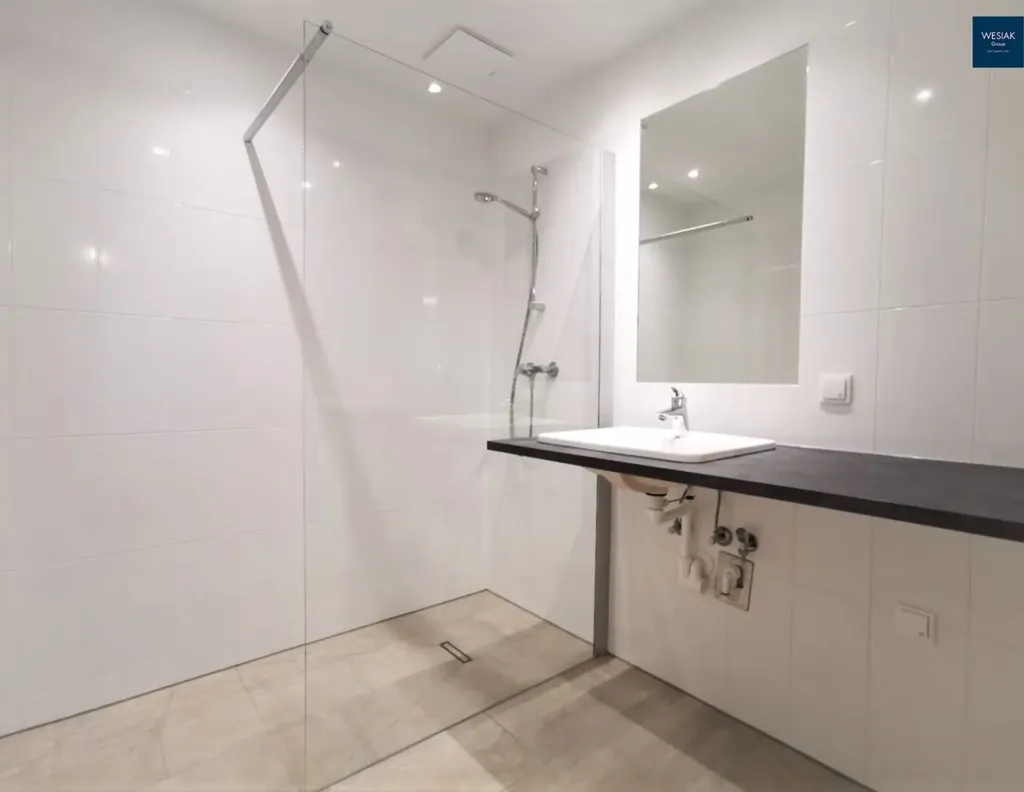 Bagni - Bright 2-Bedroom Flat with Balcony in Top 209