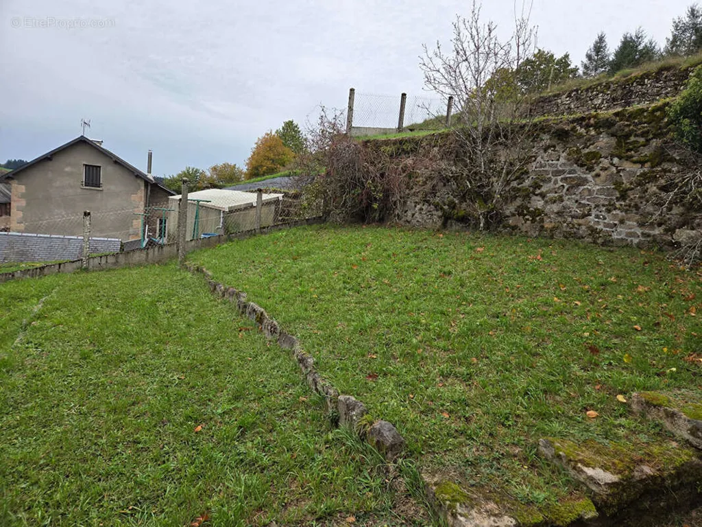 Jardin - Maison à Rénover avec Jardin au Cœur de Bugeat
