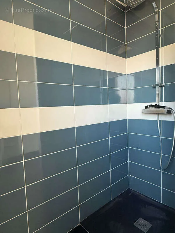Bathrooms - Contemporary Flat with Balcony in Ligugé