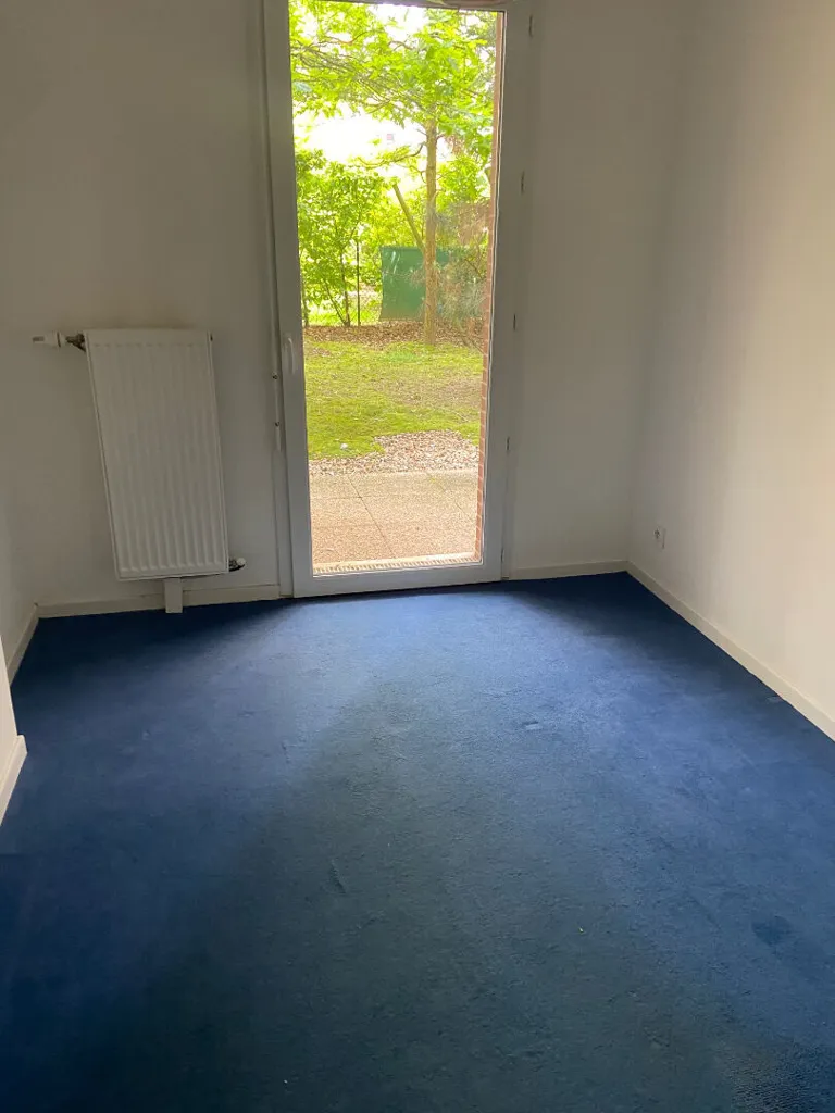 Toad - 3-Bed Flat with Garden in Rambouillet