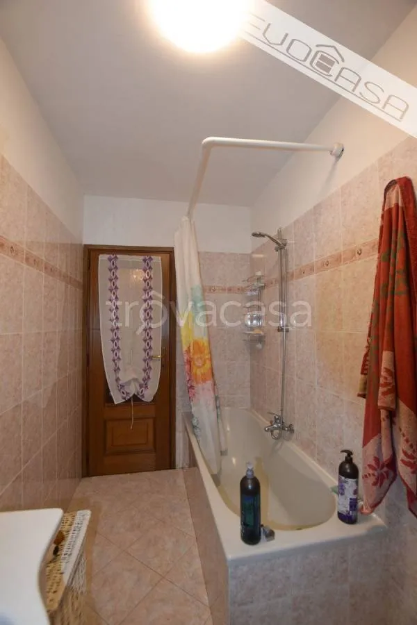 Vannitoad - Rustic Apartment with Balcony in Bricherasio
