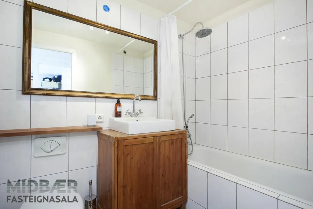Vannitoad - Triplex with Studio in Reykjavik