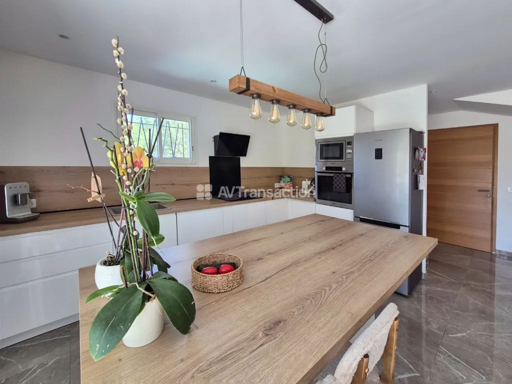 Kitchen - Contemporary House with Pool in Lorgues
