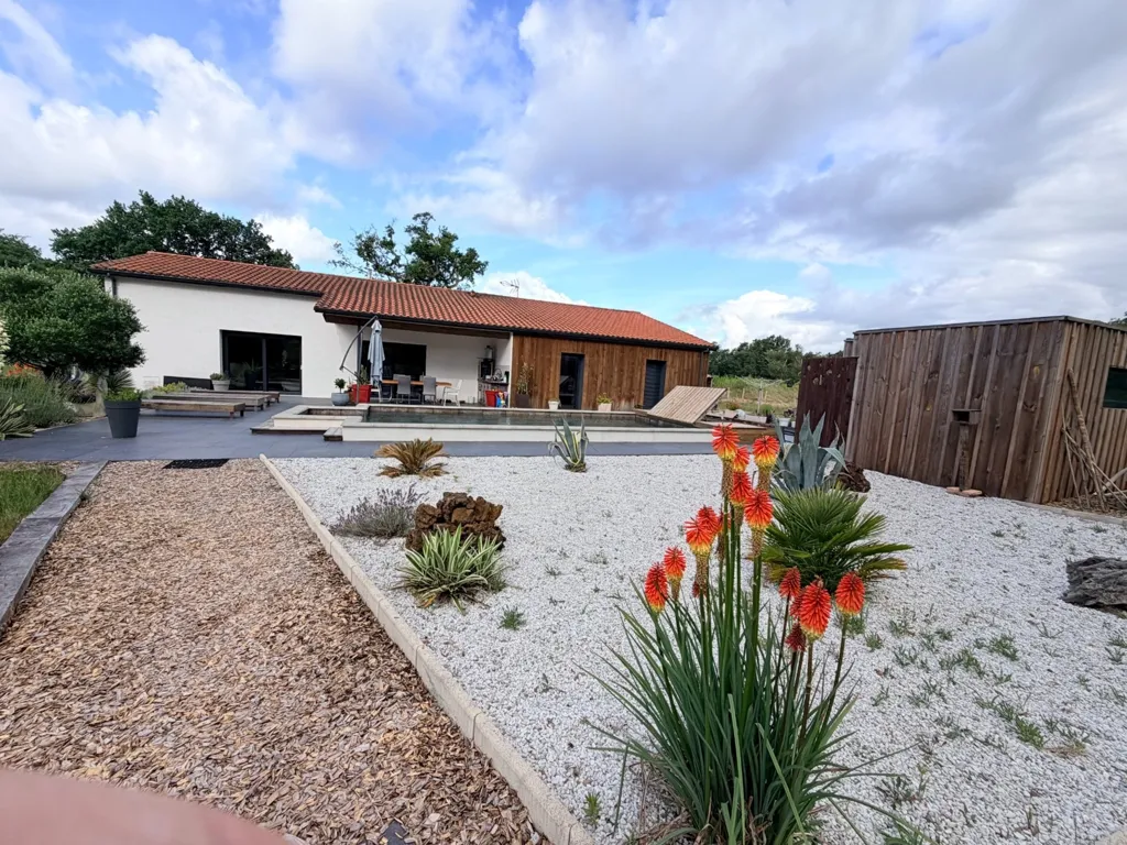 Garden - Contemporary House with Pool and Spa in Escource