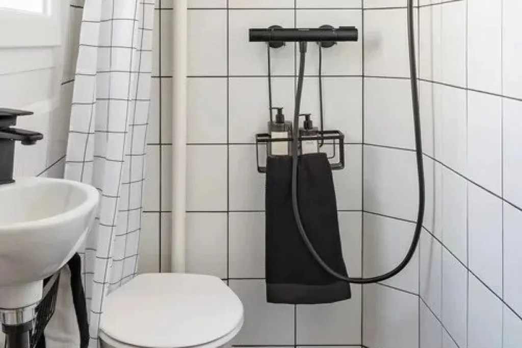 Salles de bain - Studio Rénové dans le 8ème Arrondissement de Paris