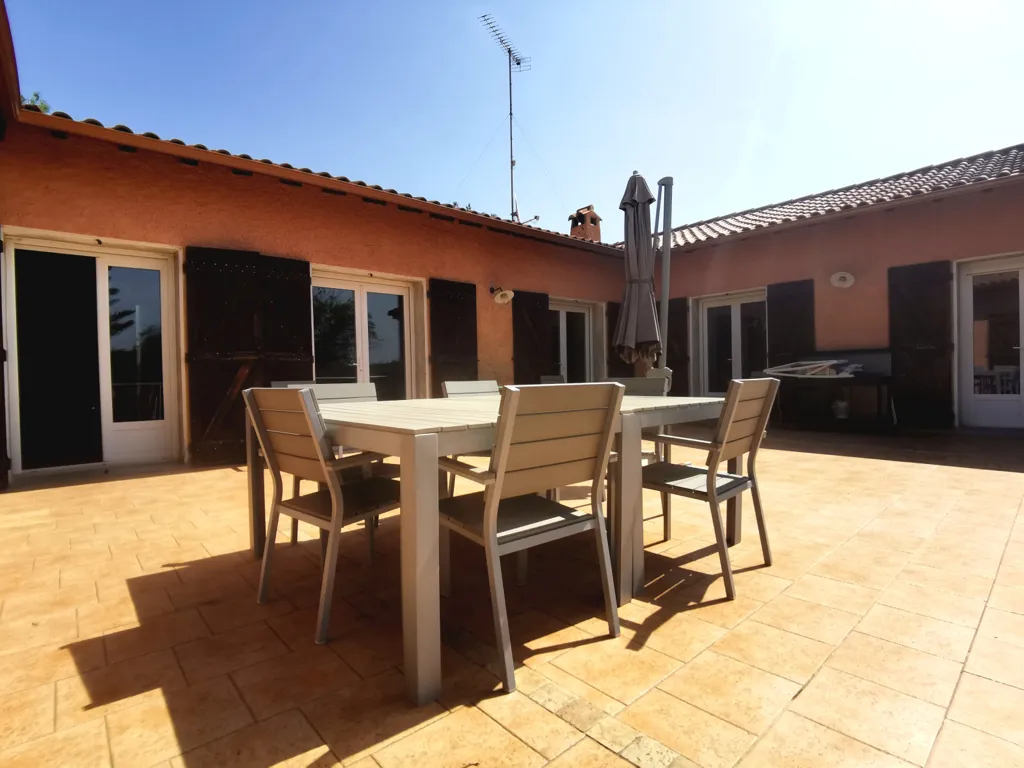 Terrasse - Propriété avec 4 Gîtes et Piscine à Béziers