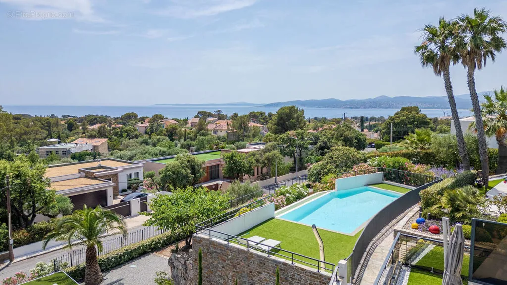 Vista aerea - Apartment with Sea View in Saint-Raphaël