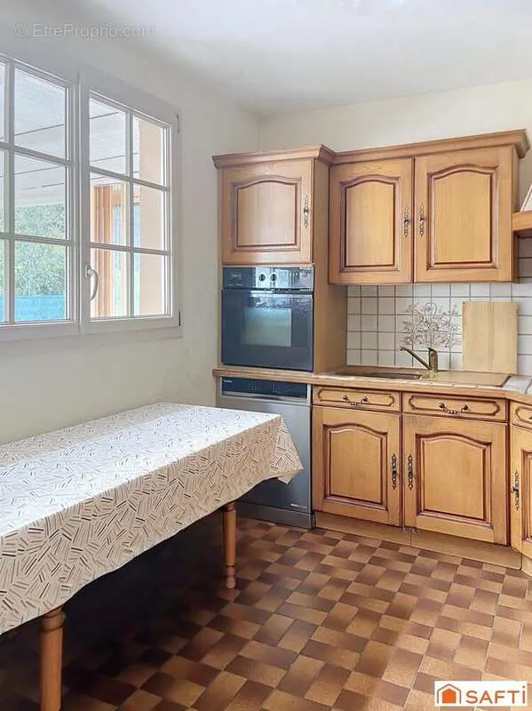 Cuisine - Maison avec Piscine Chauffée à Saint-Chéron