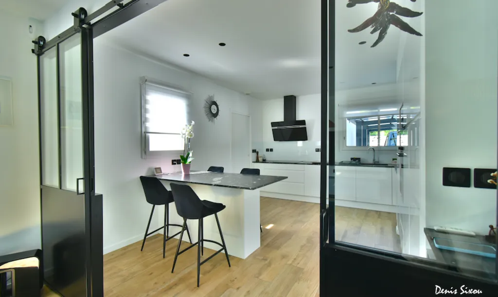 Cuisine - Maison Moderne avec Piscine à Boucau