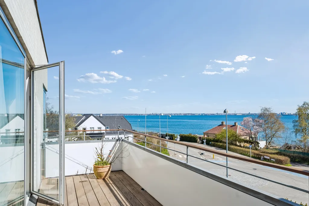 Balcon - Corner Apartment with Øresund View in Snekkersten