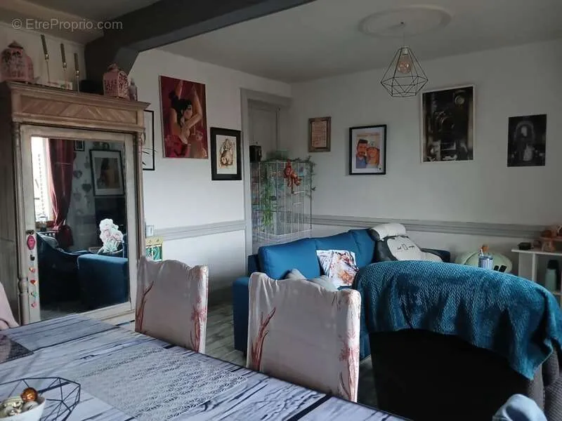 Söögituba - Spacious Townhouse with Mountain View in Thiers