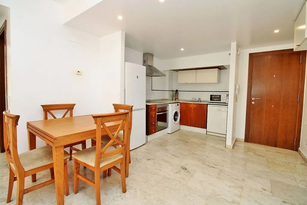 Sala da pranzo - Modern Apartment with Pool in Punta Prima