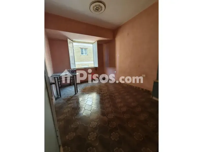 Rooms - Apartment with Renovation Potential in Onda
