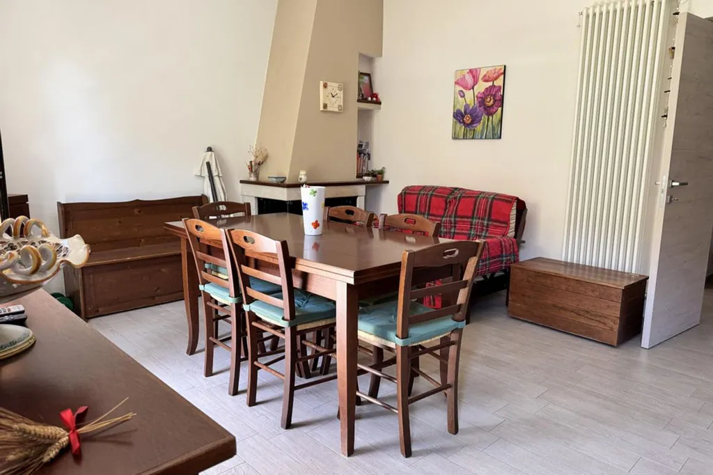 Salle à manger - Rear-Access Semi-Detached House with Mountain View in Itri