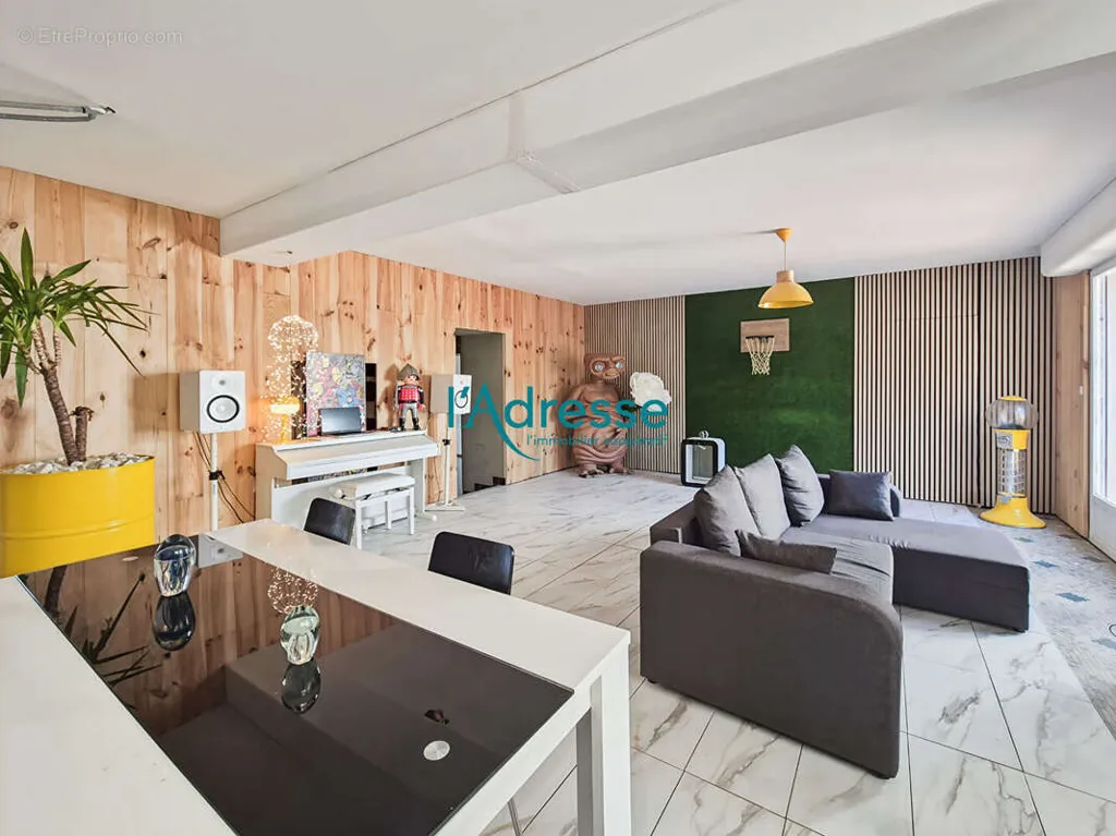 Elutuba - Property with Constructible Land in Saint Quentin en Mauges