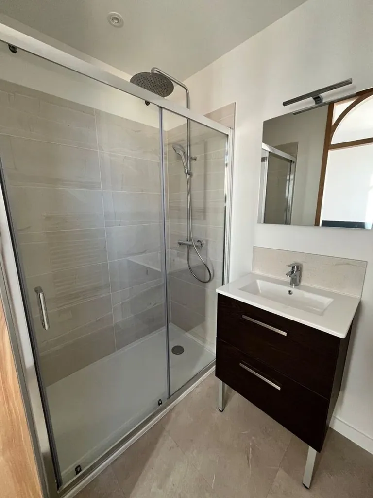Salles de bain - Appartement Traversant avec Balcons à Périgueux