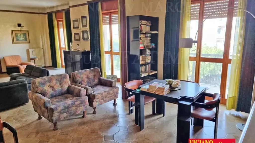 Séjour - Apartment with Triple Exposure in Foggia