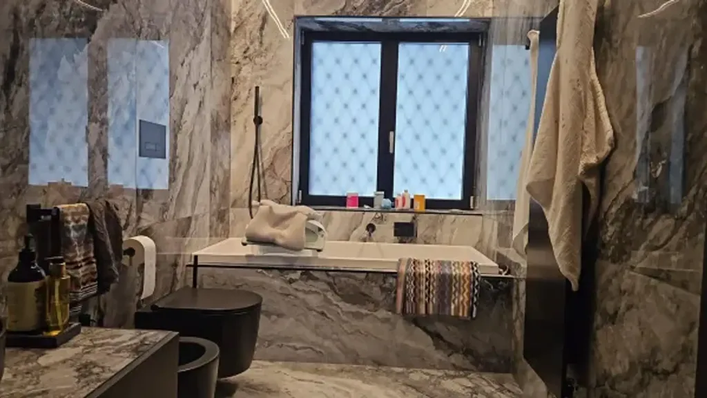 Salles de bain - Semi-Panoramic Apartment in Via Posillipo, Naples