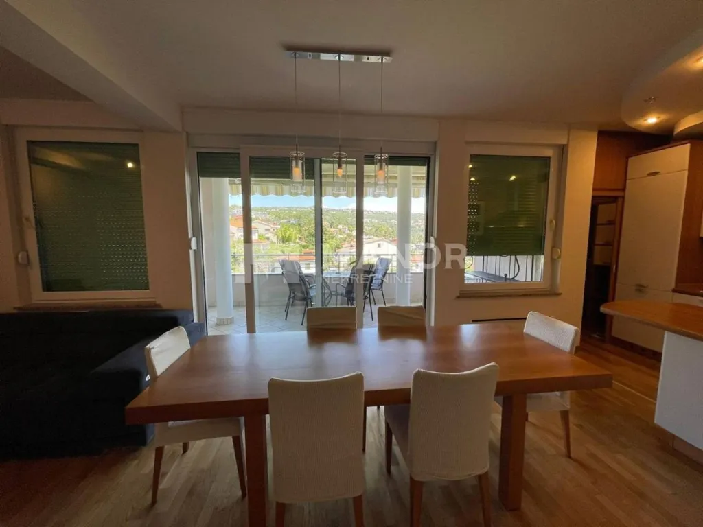 Söögituba - Apartment with Two Balconies in Volosko, Opatija