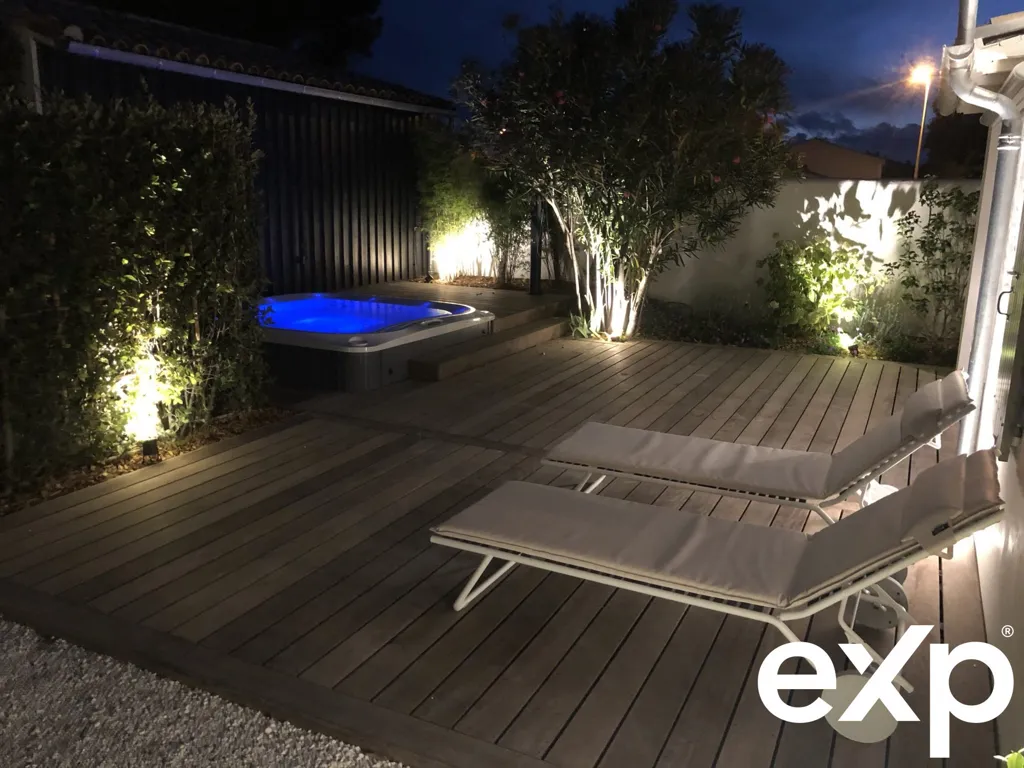 Terrace - Character House with Patio in Confidential Address