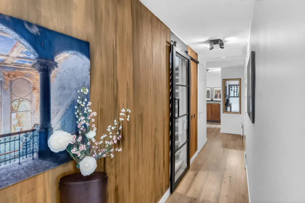 Hallway - Half-Freestanding House with Harbour View in Oude-Tonge