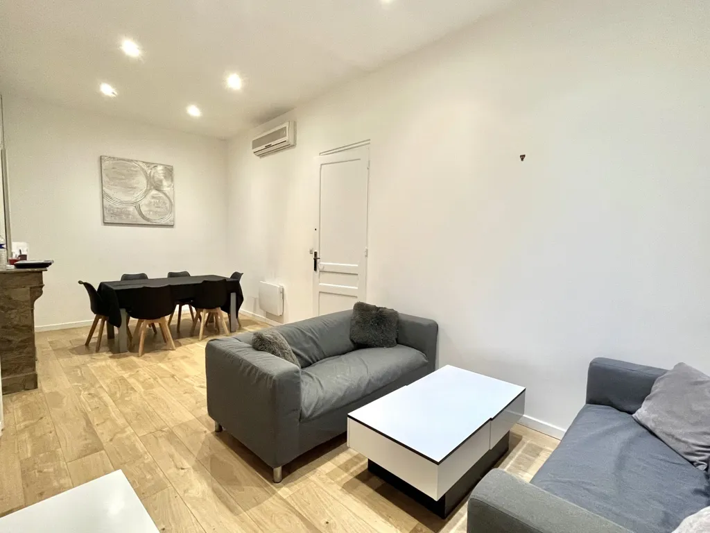 Séjour - Appartement Meublé 7 Pièces avec Hauteurs sous Plafond à Lille