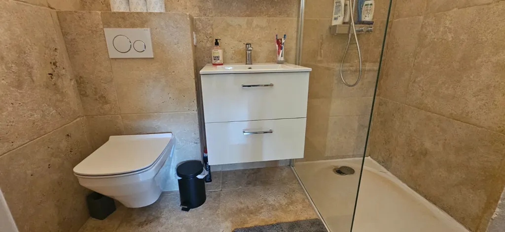 Salles de bain - Villa à La Gaude avec Deux Appartements