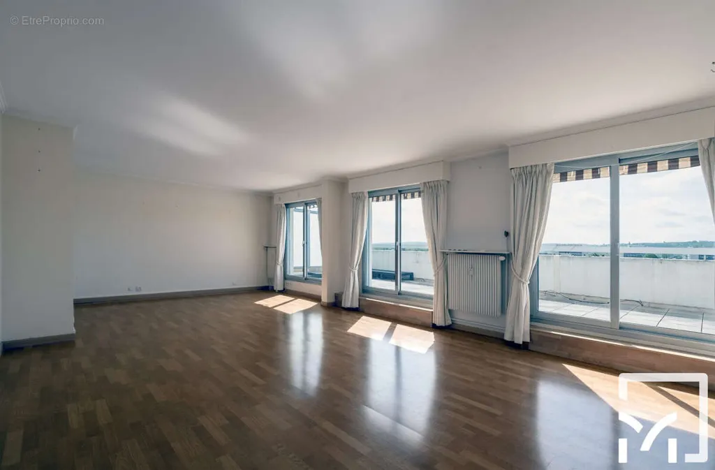 Living Room - Family Apartment with Balcony in Le Pecq