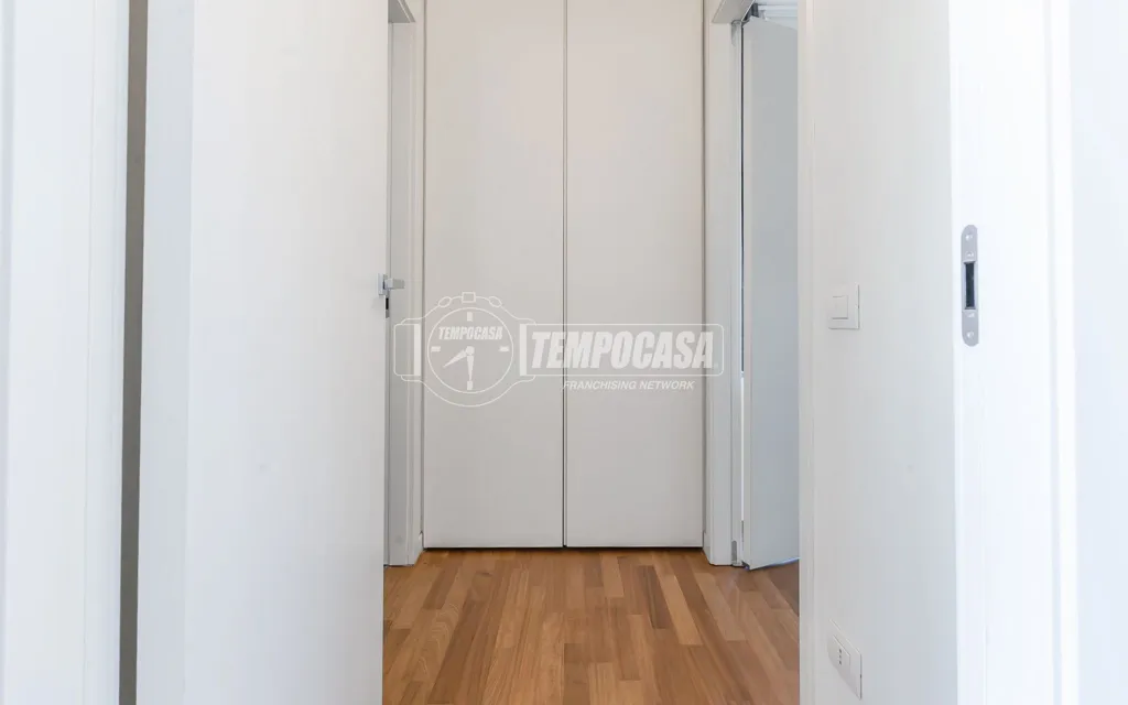 Entrée - Luxury Triplex with Panoramic Views in Milan