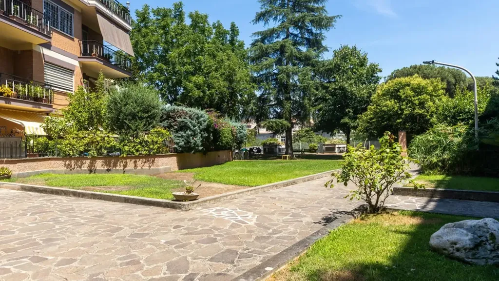 Aed - Three-Bedroom Apartment with Garden in Garbatella, Rome