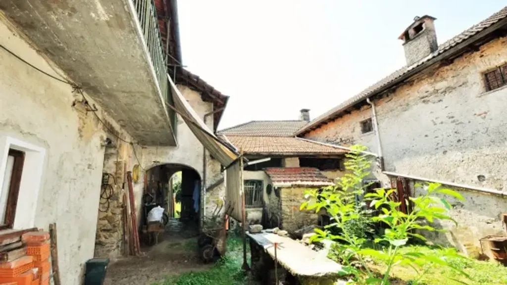 Aed - Historic Terraced House with Garden in Pettenasco