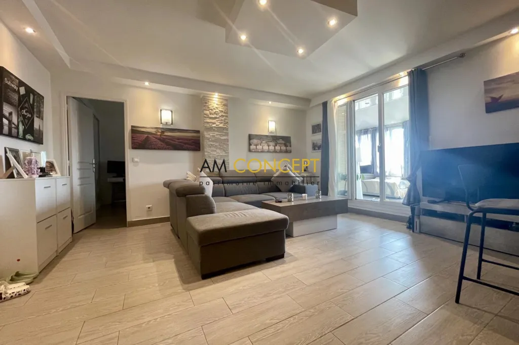 Séjour - Appartement Traversant avec Vue Panoramique à Nice