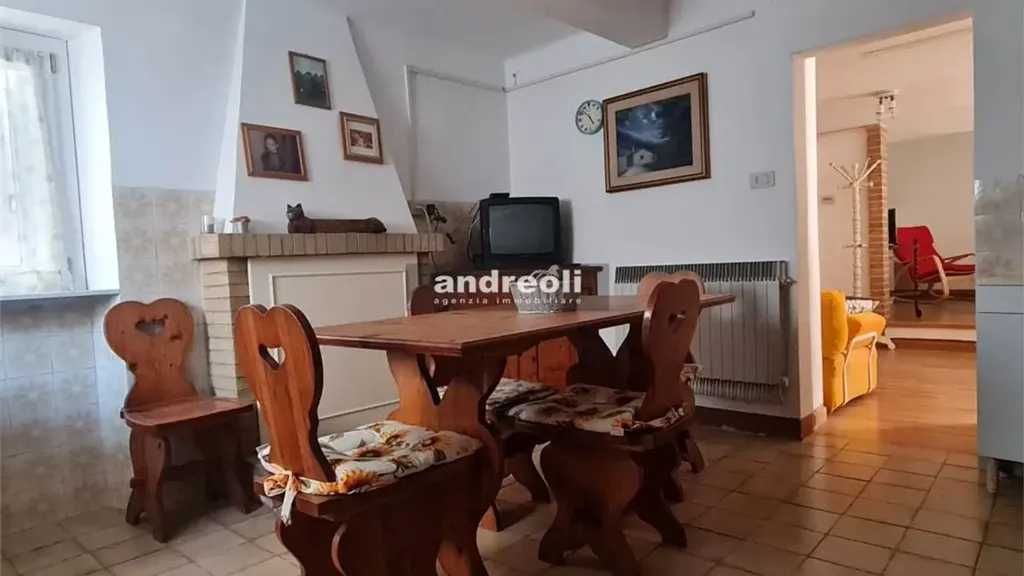Salle à manger - Restored Stone Townhouse in Castelplanio